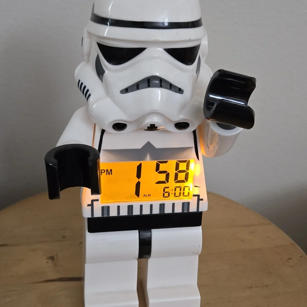 LEGO Star Wars 9002137 Stormtrooper  Light Up Alarm Clock - Picture 7 of 9